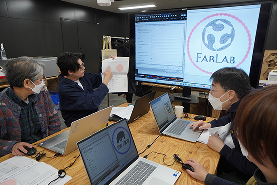 なにをやっているのか