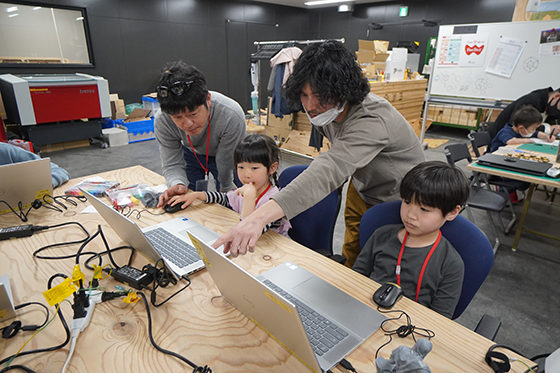 なにをやっているのか